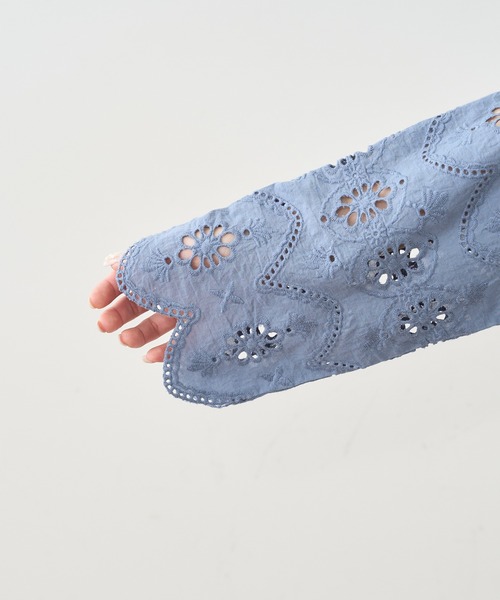 PUAL CE CIN（ピュアルセシン）の「両耳スカラップレースブラウス（シャツ/ブラウス・レディース・ブラック/ブルーグレー/グレイッシュベージュ・FREE）」の22枚目の写真