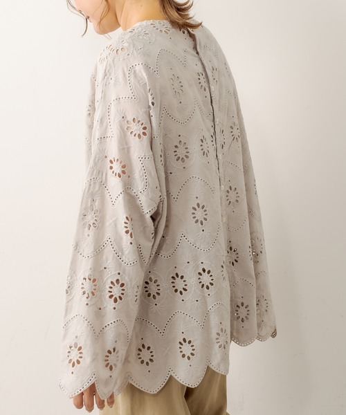 PUAL CE CIN（ピュアルセシン）の「両耳スカラップレースブラウス（シャツ/ブラウス・レディース・ブラック/ブルーグレー/グレイッシュベージュ・FREE）」の19枚目の写真