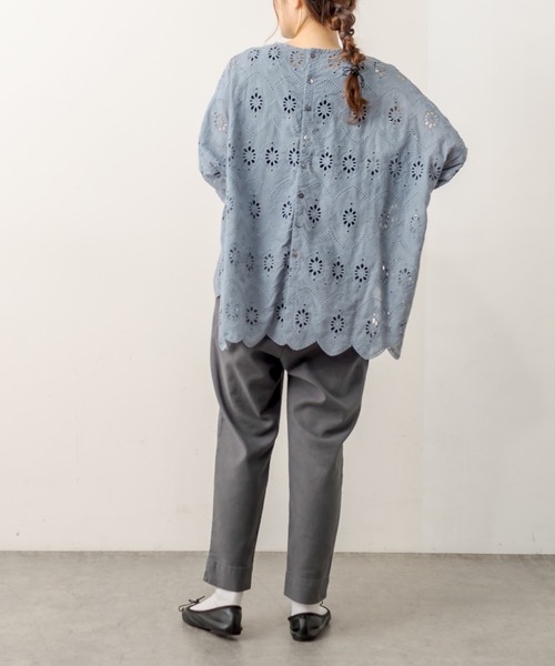 PUAL CE CIN（ピュアルセシン）の「両耳スカラップレースブラウス（シャツ/ブラウス・レディース・ブラック/ブルーグレー/グレイッシュベージュ・FREE）」の5枚目の写真