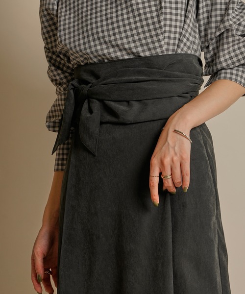 mline（エムライン）の「［mline］WEB限定 ピーチタックベルト付スカート（スカート・レディース・ブラック/ベージュ/アイボリー・1/2）」の4枚目の写真