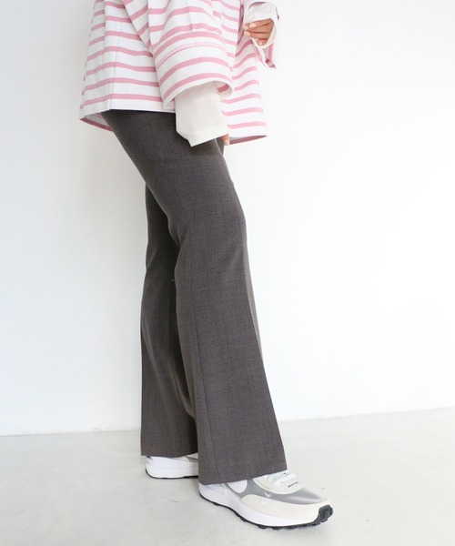 IENA(イエナ)の「T/Wフレアスリムパンツ◆(その他パンツ・レディース・チャコールグレー/ブラック/ネイビー/レッド・40/38/36/34)」の3枚目の写真