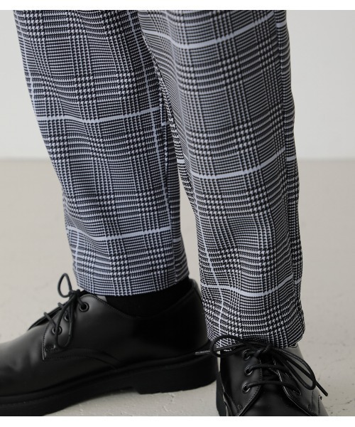 AZUL by moussy(アズールバイマウジー)の「STRETCH TAPERED PANTS/ストレッチテーパードパンツ(スラックス・メンズ・グレー系その他/ブラック/カーキ・LARGE/SMALL/MEDIUM)」の22枚目の写真