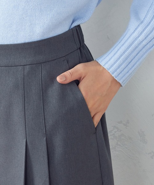 COMME CA ISM(コムサイズム)の「プリーツ ワイド クロップドパンツ(その他パンツ・レディース・ベージュ/チャコール・SMALL/MEDIUM/LARGE)」の7枚目の写真
