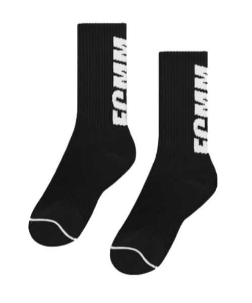FCMM（エフシーエムエム）の「BACK LOGO SOCKS /バックロゴソックス（ソックス/靴下・メンズ・ブラック/ホワイト・MEDIUM/LARGE）」の2枚目の写真