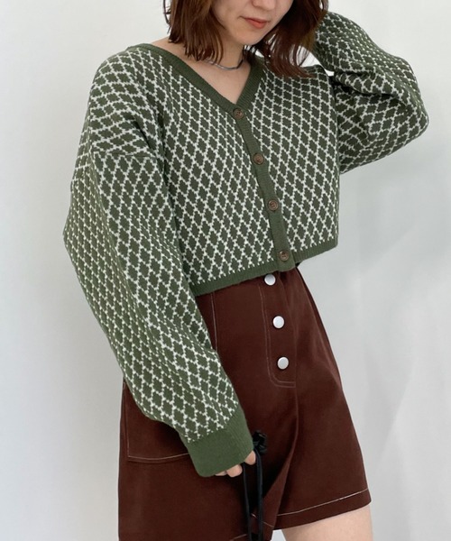 archives（アルシーヴ）の「Ｖネックショート丈カーディガン（ニット/セーター・レディース・オフホワイト/ブラウン/オリーブ/オレンジ・MEDIUM）」の3枚目の写真