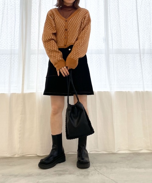 archives（アルシーヴ）の「Ｖネックショート丈カーディガン（ニット/セーター・レディース・オフホワイト/ブラウン/オリーブ/オレンジ・MEDIUM）」の16枚目の写真