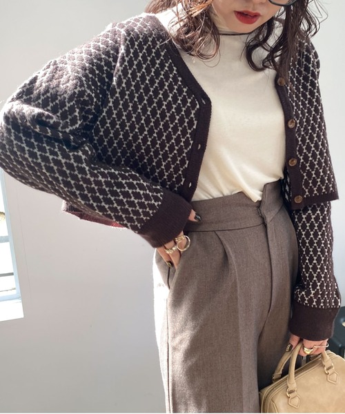 archives（アルシーヴ）の「Ｖネックショート丈カーディガン（ニット/セーター・レディース・オフホワイト/ブラウン/オリーブ/オレンジ・MEDIUM）」の17枚目の写真