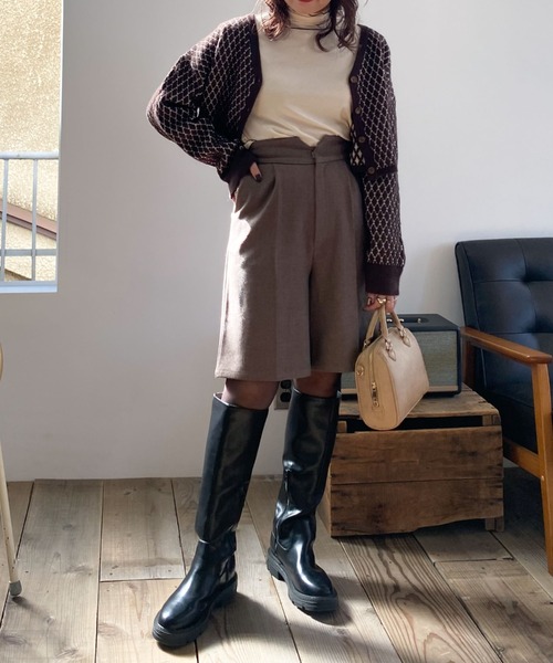 archives（アルシーヴ）の「Ｖネックショート丈カーディガン（ニット/セーター・レディース・オフホワイト/ブラウン/オリーブ/オレンジ・MEDIUM）」の6枚目の写真