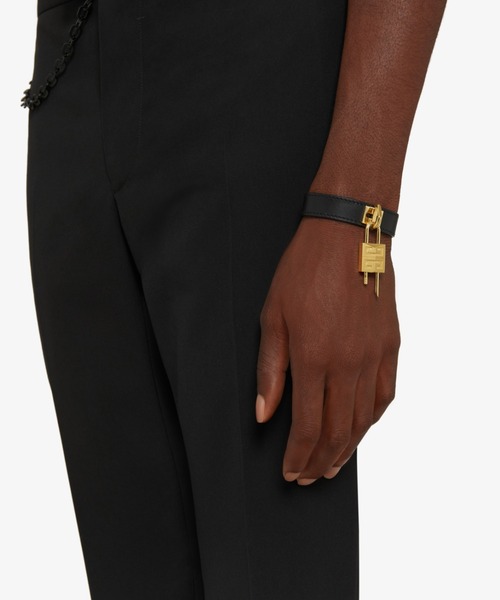 GIVENCHY（ジバンシイ）の「ロックブレスレット（ブレスレット・レディース・イエローゴールド・1）」の4枚目の写真
