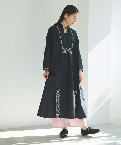 cardo fabrica（カルドファブリカ）の「刺繍スタンドカラーワンピース（ワンピース・レディース・ホワイト/ブラック・FREE）」の13枚目の写真