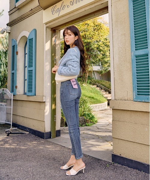 chuu（チュー）の「CHUU [Rey] High Rise Slim Straight Ankle Jeans（デニムパンツ・レディース・ブルー・SMALL/MEDIUM/LARGE）」の7枚目の写真