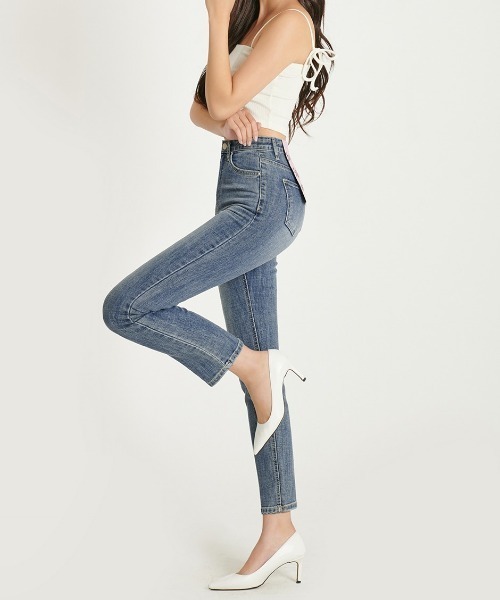 chuu（チュー）の「CHUU [Rey] High Rise Slim Straight Ankle Jeans（デニムパンツ・レディース・ブルー・SMALL/MEDIUM/LARGE）」の9枚目の写真