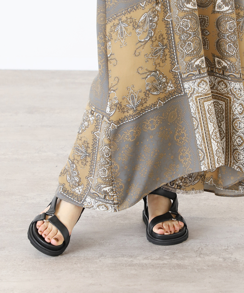 VERMEIL par iena(ヴェルメイユパーイエナ)の「【CAMINANDO/カミナンド】STRAP SOLIDES サンダル(サンダル・レディース・ホワイト/ブラック・38/35/36/37)」の7枚目の写真