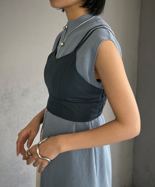 &g'aime(アンジェム)の「【&g’aime】カップ付きバックオープンビスチェ(Tシャツ/カットソー・レディース・ブラック/グレイッシュベージュ/チャコール・FREE)」の16枚目の写真
