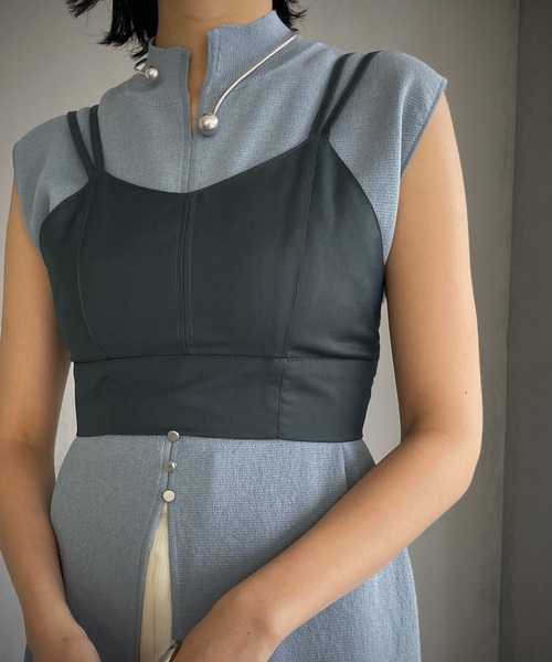 &g'aime(アンジェム)の「【&g’aime】カップ付きバックオープンビスチェ(Tシャツ/カットソー・レディース・ブラック/グレイッシュベージュ/チャコール・FREE)」の7枚目の写真