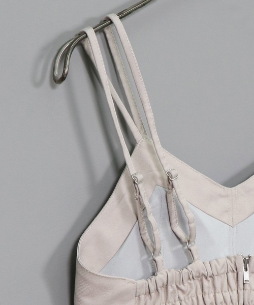 &g'aime(アンジェム)の「【&g’aime】カップ付きバックオープンビスチェ(Tシャツ/カットソー・レディース・ブラック/グレイッシュベージュ/チャコール・FREE)」の5枚目の写真