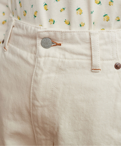 My Fav. CHILD WOMAN(マイファブチャイルドウーマン)の「13.5OZ ホワイトデニムハイウエストパンツ(デニムパンツ・レディース・アイボリー・38/36)」の17枚目の写真
