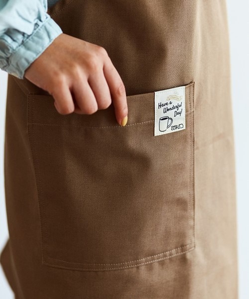 studio CLIP(スタディオクリップ)の「FUFUFU 家事らくらくエプロン(エプロン・レディース・ベージュ/ブラック・FREE)」の3枚目の写真