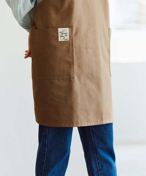 studio CLIP(スタディオクリップ)の「FUFUFU 家事らくらくエプロン(エプロン・レディース・ベージュ/ブラック・FREE)」の4枚目の写真