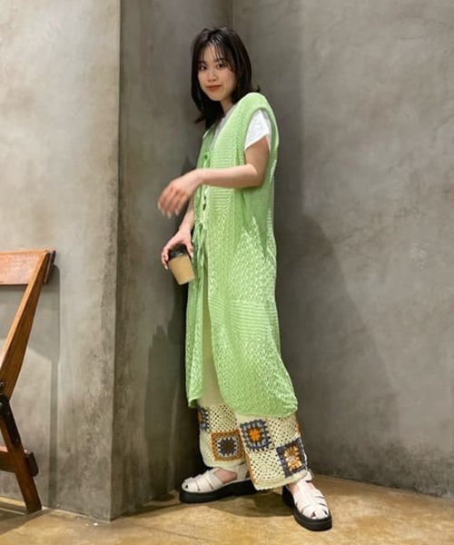 RODEO CROWNS WIDE BOWL（ロデオクラウンズワイドボウル）の「2WAYシアーニットベスト（ベスト・レディース・オフホワイト/ブラック/ライム・FREE）」の5枚目の写真