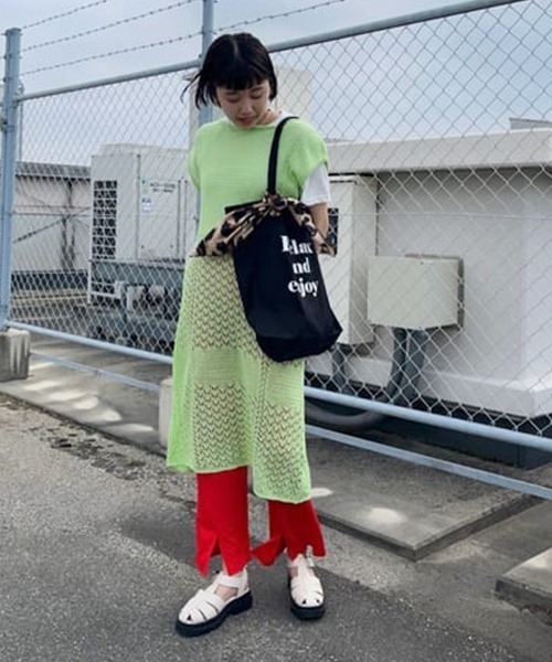 RODEO CROWNS WIDE BOWL（ロデオクラウンズワイドボウル）の「2WAYシアーニットベスト（ベスト・レディース・オフホワイト/ブラック/ライム・FREE）」の4枚目の写真