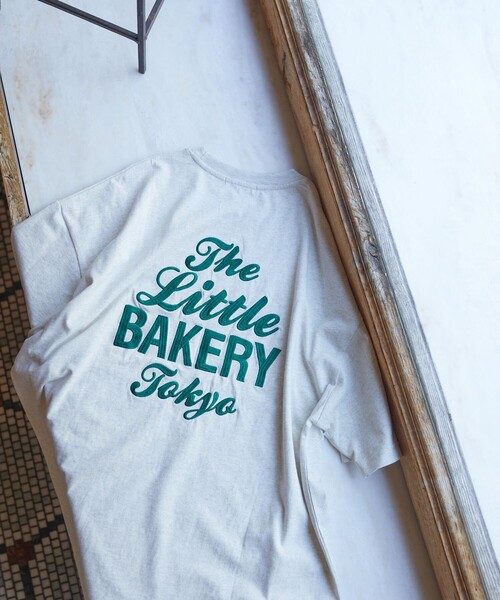 FREAK'S STORE(フリークスストア)の「▽【WEB限定】THE LITTLE BAKERY 別注Tシャツ/ザリトルベーカリー別注Tシャツ(半袖)(Tシャツ/カットソー・レディース・ライトグレー/ブラック/オフホワイト/ピンク・SMALL/MEDIUM/LARGE)」の8枚目の写真