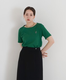 エンブレム付き ボートネックTシャツ TINA:JOJUN