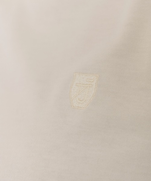 TINA:JOJUN(ティーナジョジュン)の「エンブレム付き ボートネックTシャツ TINA:JOJUN(Tシャツ/カットソー・レディース・グリーン/アイボリー/モカ・M)」の9枚目の写真