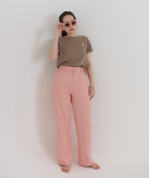 TINA:JOJUN(ティーナジョジュン)の「エンブレム付き ボートネックTシャツ TINA:JOJUN(Tシャツ/カットソー・レディース・グリーン/アイボリー/モカ・M)」の11枚目の写真