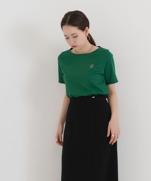 TINA:JOJUN(ティーナジョジュン)の「エンブレム付き ボートネックTシャツ TINA:JOJUN(Tシャツ/カットソー・レディース・グリーン/アイボリー/モカ・M)」の20枚目の写真
