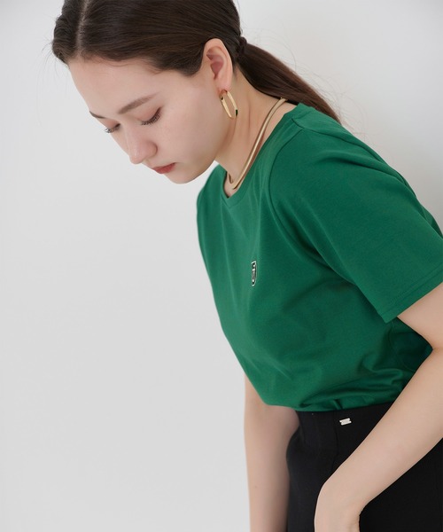 TINA:JOJUN(ティーナジョジュン)の「エンブレム付き ボートネックTシャツ TINA:JOJUN(Tシャツ/カットソー・レディース・グリーン/アイボリー/モカ・M)」の22枚目の写真