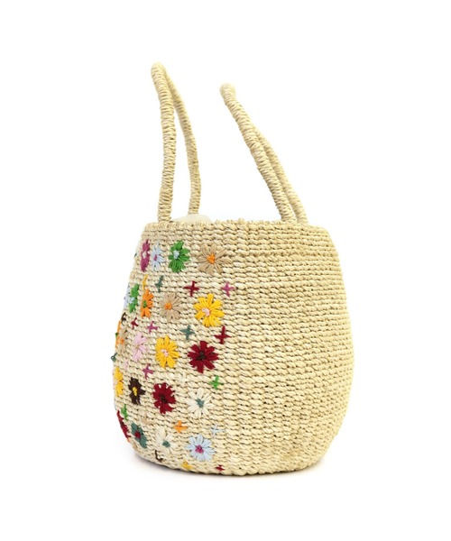 ACCOMMODE(アコモデ)の「Abaca multi flower embro S(かごバッグ・レディース・ナチュラル・FREE)」の4枚目の写真