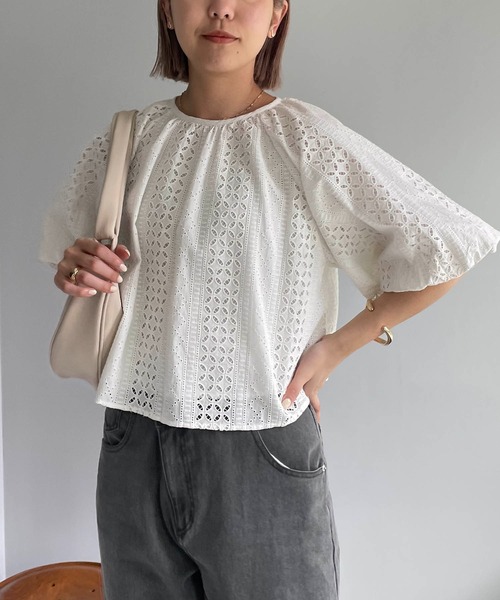 CAPRICIEUX LE'MAGE（カプリシューレマージュ）の「刺繍バルーンブラウス（シャツ/ブラウス・レディース・ブラック/ホワイト・FREE）」の2枚目の写真