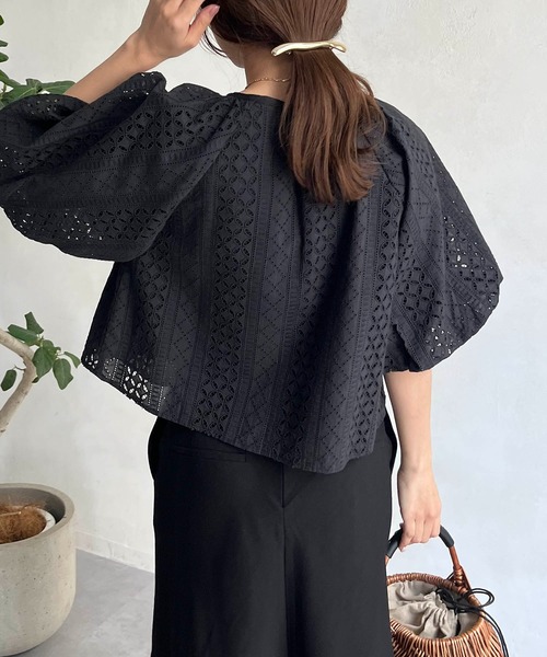 CAPRICIEUX LE'MAGE（カプリシューレマージュ）の「刺繍バルーンブラウス（シャツ/ブラウス・レディース・ブラック/ホワイト・FREE）」の4枚目の写真