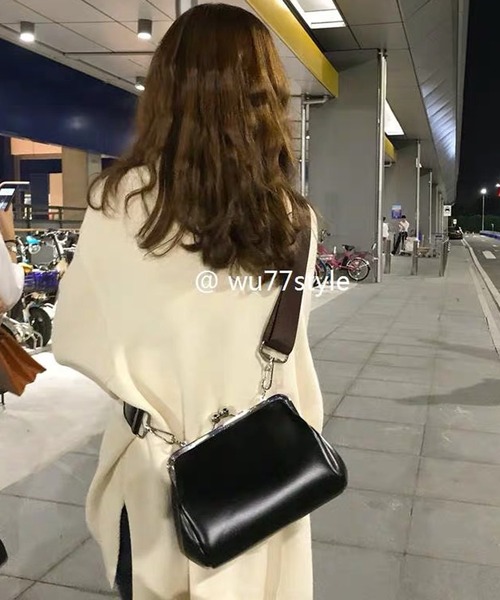gossip!ロサンゼルス(ゴシップロサンゼルス)の「がま口PU・ショルダーバッグ(ショルダーバッグ・レディース・ブラック・FREE)」の5枚目の写真