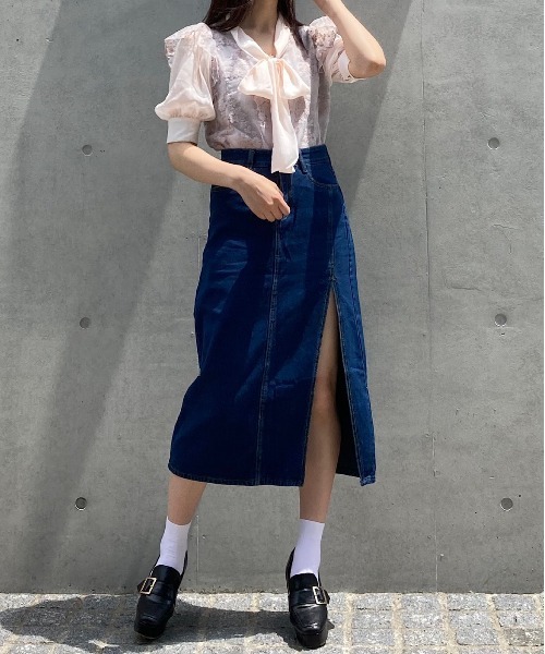 Voyage titty&Co.PETIT（ボヤージュティティアンドコープチ）の「【Voyage titty&Co. PETIT】スリットデニムミディスカート（スカート・レディース・インディゴブルー・SMALL/MEDIUM）」の5枚目の写真