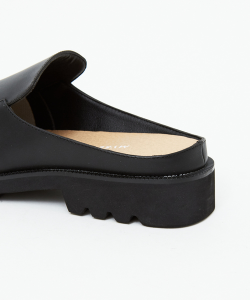 ABAHOUSE（アバハウス）の「ネオレザースクウエアトゥ ミュール /サンダル（サンダル・メンズ・ブラック・M/L/LL）」の2枚目の写真