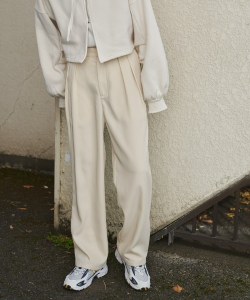 Auntie Rosa Holiday（アンティローザホリデー）の「ハイライズツータックストレートパンツ / サイズ展開あり（スラックス・レディース・ブラック/ベージュ/ネイビー・MEDIUM/SMALL）」の20枚目の写真