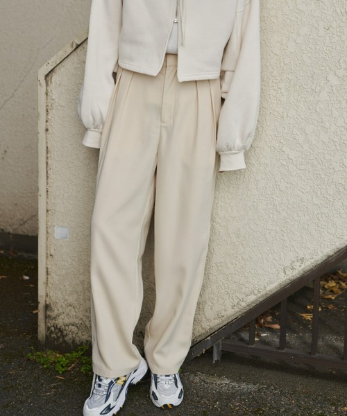 Auntie Rosa Holiday（アンティローザホリデー）の「ハイライズツータックストレートパンツ / サイズ展開あり（スラックス・レディース・ブラック/ベージュ/ネイビー・MEDIUM/SMALL）」の21枚目の写真