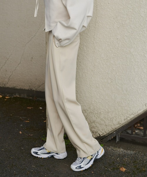 Auntie Rosa Holiday（アンティローザホリデー）の「ハイライズツータックストレートパンツ / サイズ展開あり（スラックス・レディース・ブラック/ベージュ/ネイビー・MEDIUM/SMALL）」の22枚目の写真