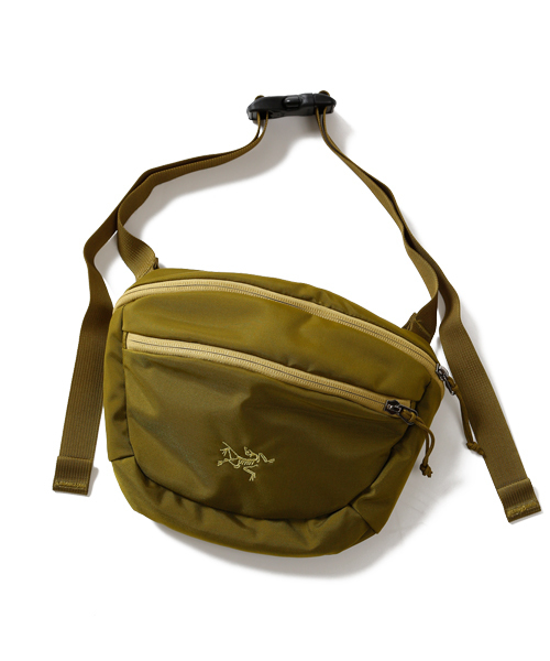 ARC'TERYX(アークテリクス)の「ARC'TERYX / MAKA2(ボディバッグ/ウエストポーチ・メンズ・ブラック/グリーン系その他・2.25リッター)」の1枚目の写真