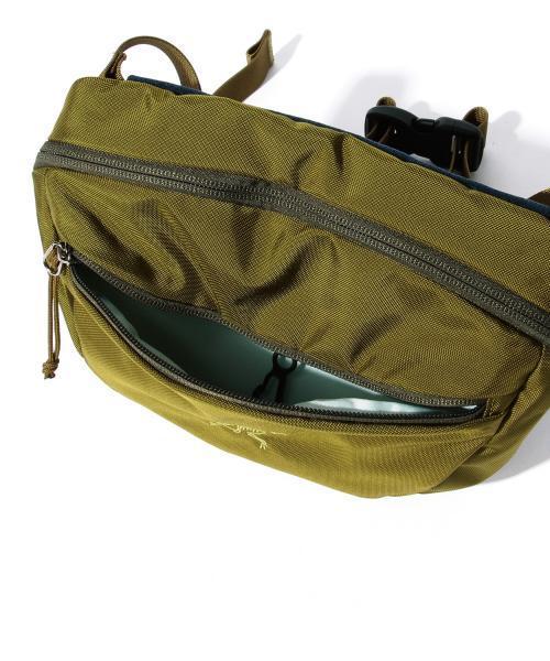 ARC'TERYX(アークテリクス)の「ARC'TERYX / MAKA2(ボディバッグ/ウエストポーチ・メンズ・ブラック/グリーン系その他・2.25リッター)」の4枚目の写真