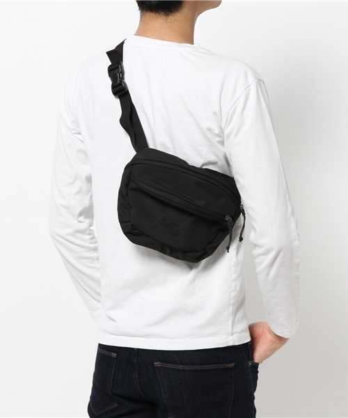 ARC'TERYX(アークテリクス)の「ARC'TERYX / MAKA2(ボディバッグ/ウエストポーチ・メンズ・ブラック/グリーン系その他・2.25リッター)」の3枚目の写真