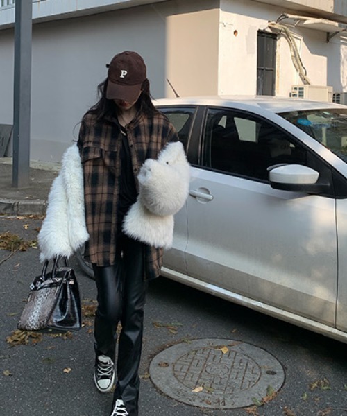 .KOM（ドットコム）の「A'GEM/9 × .kom『.kom/ドットケーオーエム』チェック柄ビッグシルエット シャツ（シャツ/ブラウス・レディース・ブラック/ブラウン・FREE）」の13枚目の写真