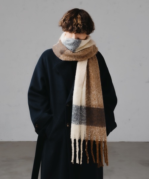 epnok（エプノック）の「アソートボリュームマフラー（マフラー・メンズ・ブラック/グレー/アイボリー/ベージュ/ブラウン/マスタード/グレイッシュブルー/ブルー/イエロー/ナチュラル/ベージュ系/アッシュグレー/ブルー系/ウッド/ブラック×グレー/ホワイト×ブルー・FREE）」の20枚目の写真