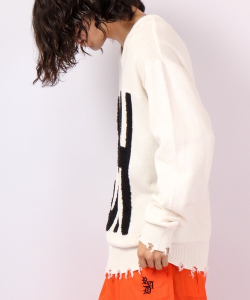 RE730（アールイーセブンサーティー）の「RE730 ビッグロゴ英字クルーネック ワイドセーター（ニット/セーター・メンズ・ブラック/オフホワイト・M/L）」の11枚目の写真