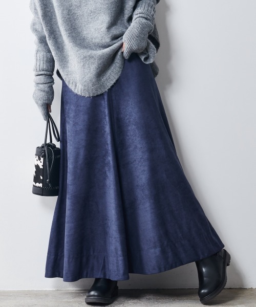 CHIC STYLE(シックスタイル)の「 スエード調フレアマキシスカート <大きいサイズ有>シックスタイル(スカート・レディース・ネイビー/モカ・M/L/LL/3L/4L/5L/6L/8L)」の2枚目の写真