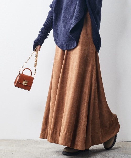 CHIC STYLE(シックスタイル)の「 スエード調フレアマキシスカート <大きいサイズ有>シックスタイル(スカート・レディース・ネイビー/モカ・M/L/LL/3L/4L/5L/6L/8L)」の3枚目の写真