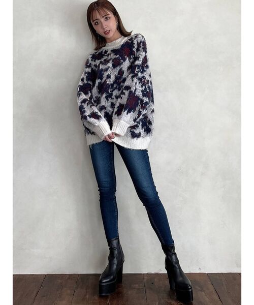 GYDA(ジェイダ)の「ミドルウエスト BOTH RIPPED スキニーデニムパンツ(デニムパンツ・レディース・インディゴブルー/ブルー・X-SMALL/SMALL/MEDIUM)」の12枚目の写真