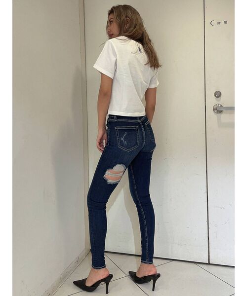 GYDA(ジェイダ)の「ミドルウエスト BOTH RIPPED スキニーデニムパンツ(デニムパンツ・レディース・インディゴブルー/ブルー・X-SMALL/SMALL/MEDIUM)」の18枚目の写真